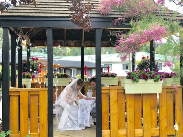 Piccadilly Motel Radium Hot Springs Ngoại thất bức ảnh